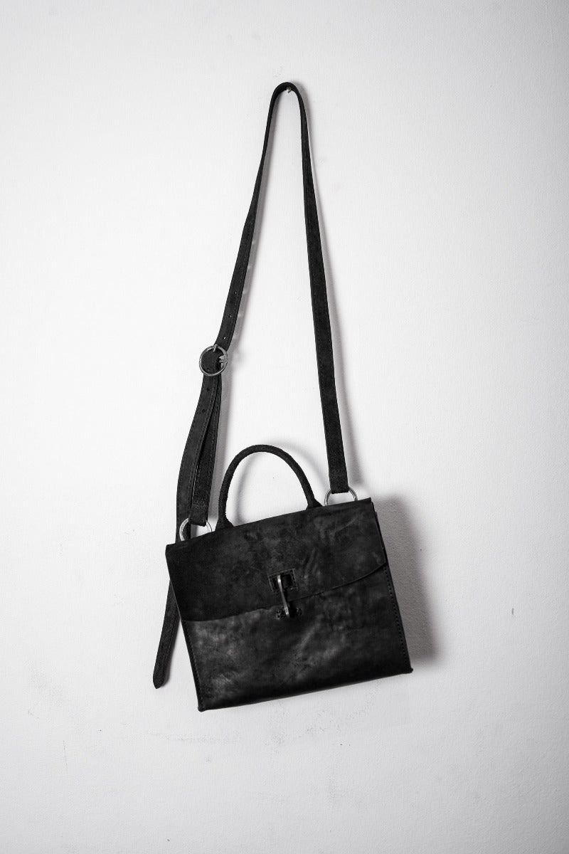 Small, Elegant Leather Shoulder Bag in Black Tagliovivo