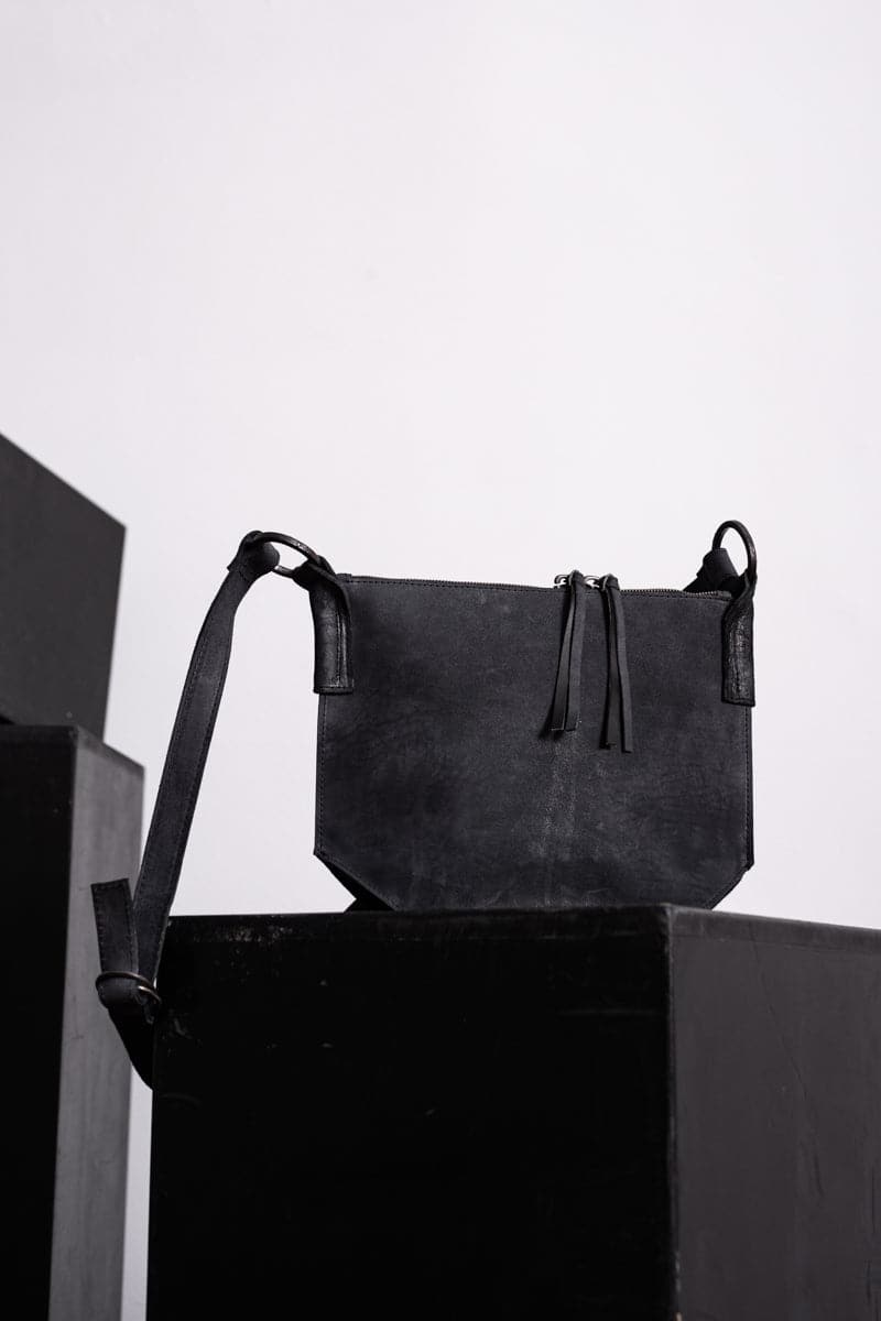 Tagliovivo | Hexagon Pocket | Ledertasche in spezieller Form in schwarz