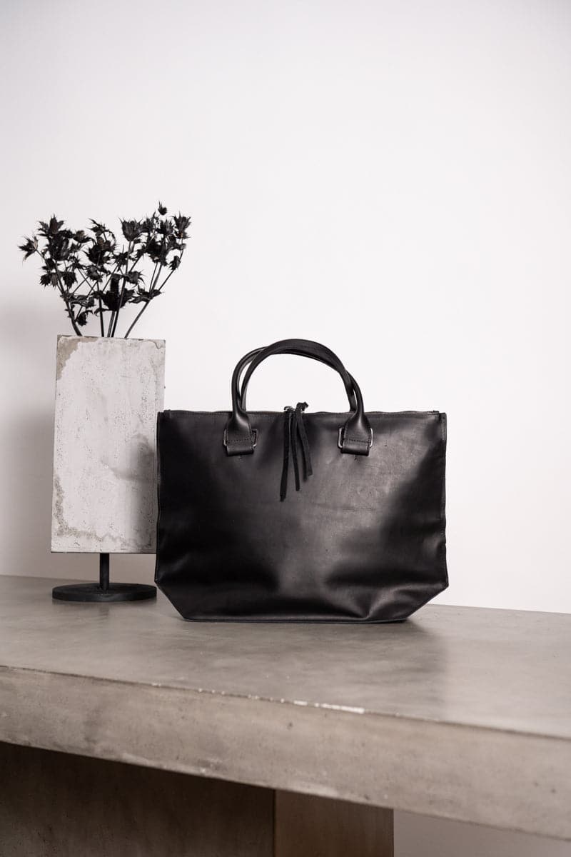 Elegant Designer Leather Bags for Women and Men Elegant Designer Leather Bags for Women and Men