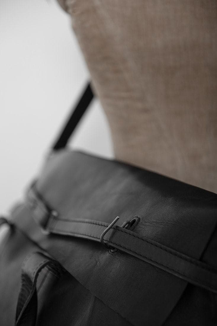 Tagliovivo | Hook Travel Bag | Großer Leder Weekender in schwarz