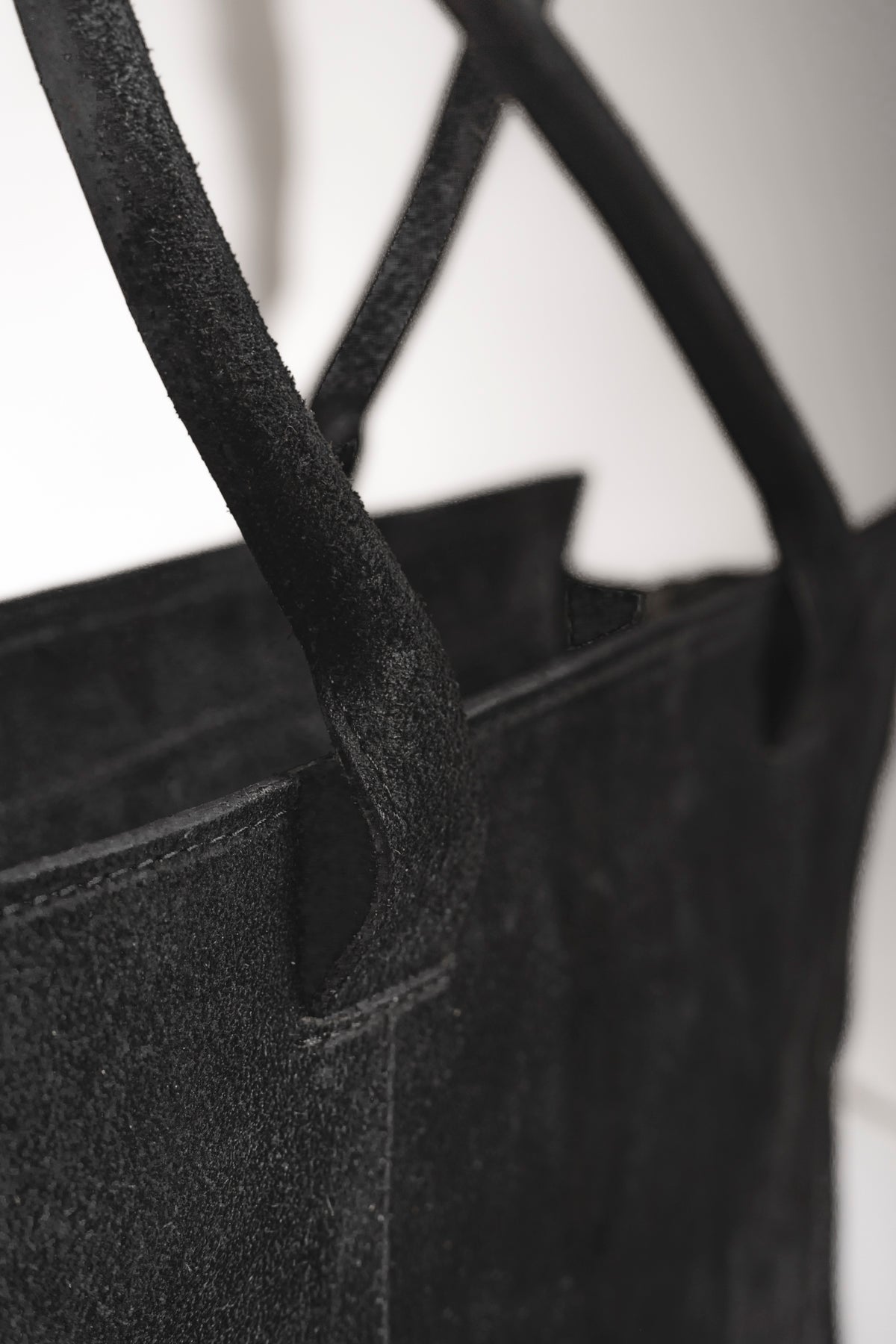 Shopper Bag in Black made of Fine Leather