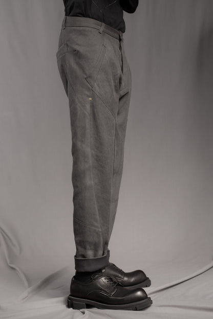 eigensinnig wien | Walking Man | Avantgardistische Cold Dyed Rigid Denim Hose für Herren in Moosgrau